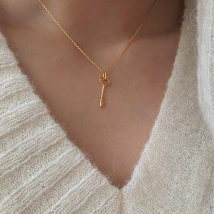 Women's Simple All-Match Key Pendant Necklace