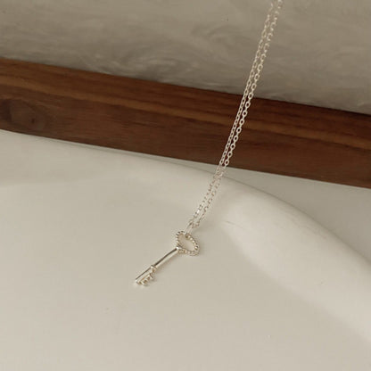 Women's Simple All-Match Key Pendant Necklace