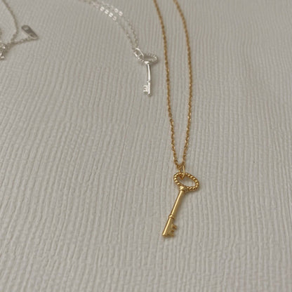 Women's Simple All-Match Key Pendant Necklace